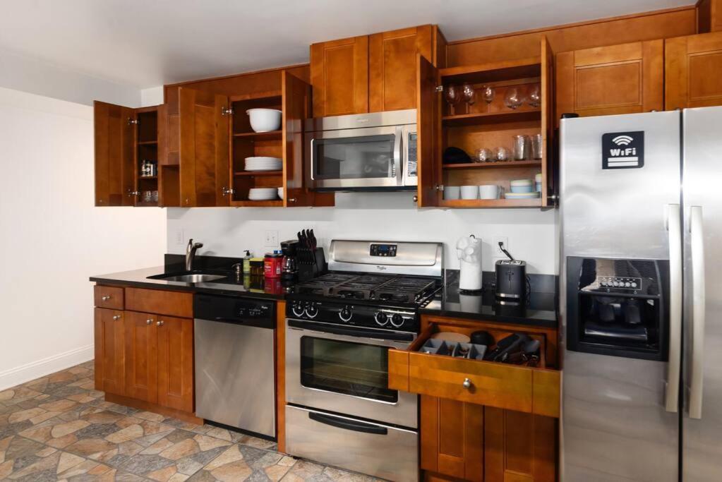 Upscale 2Br Apartment With Patio Washington Exterior photo