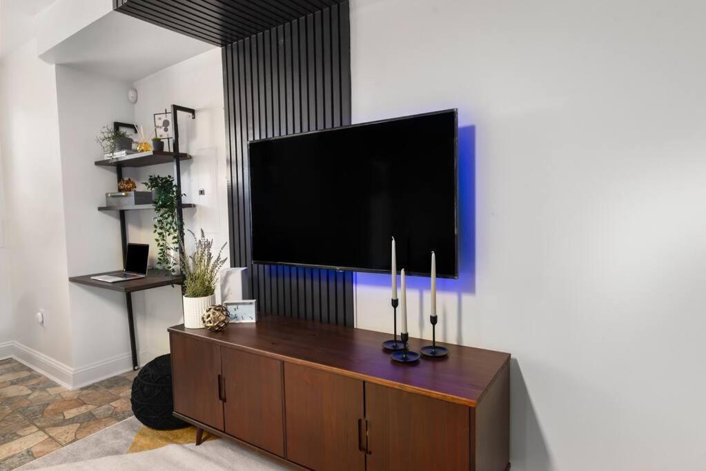 Upscale 2Br Apartment With Patio Washington Exterior photo