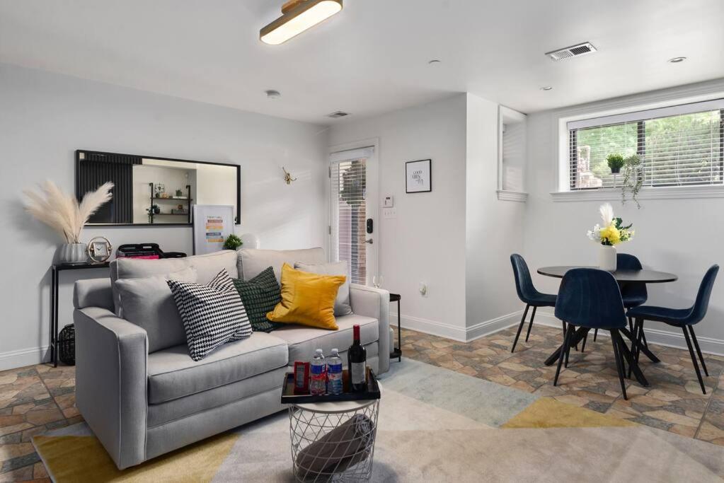 Upscale 2Br Apartment With Patio Washington Exterior photo