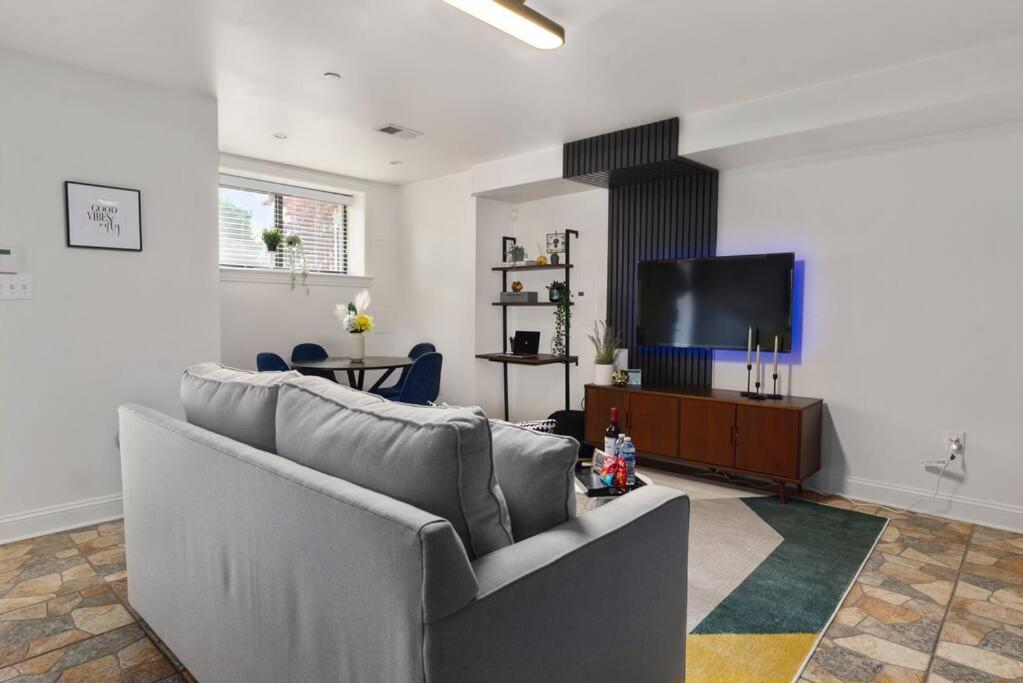 Upscale 2Br Apartment With Patio Washington Exterior photo